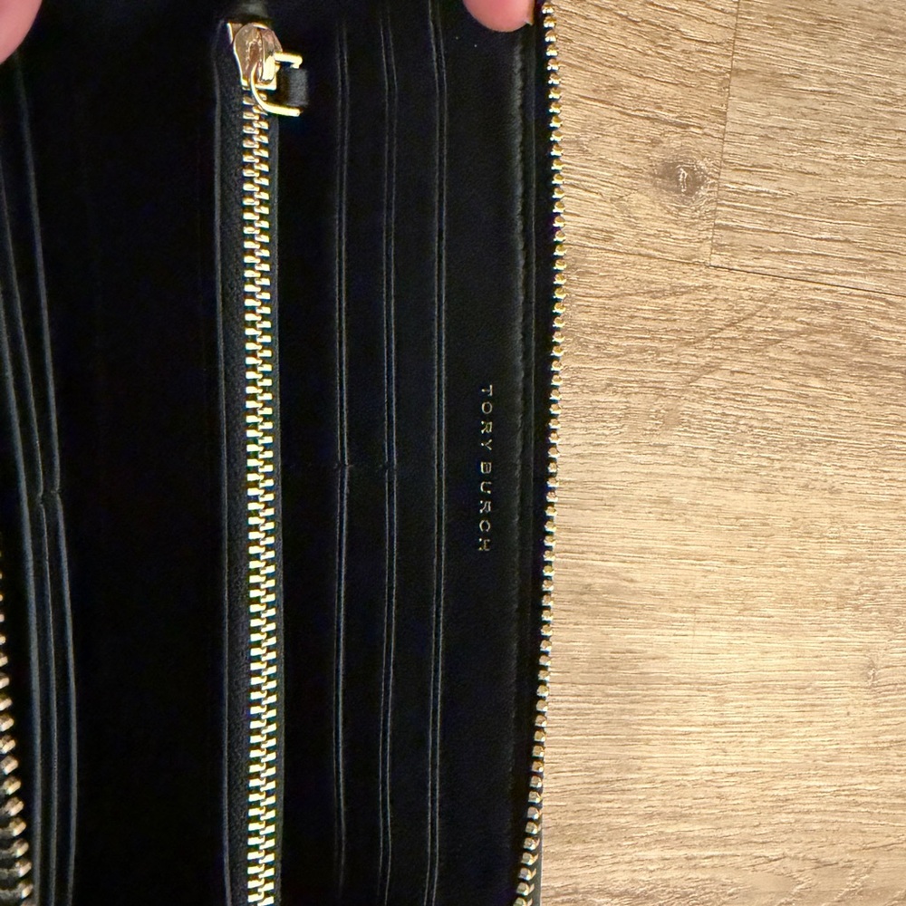 Tory Burch Black Quilted Zip-Around Wallet with Embossed Logo - Picture 4 of 4